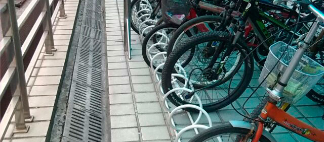 螺旋式自行車停車架安裝萬(wàn)科生活廣場(chǎng)